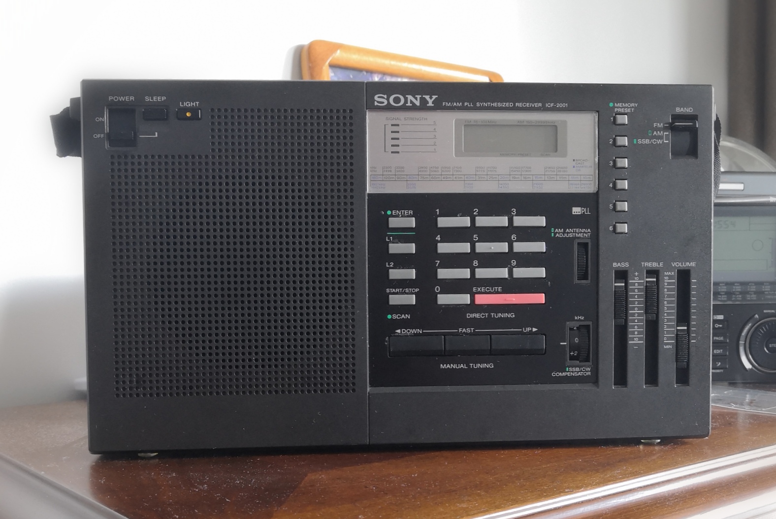 SONY 索尼ICF-2001，世界上第1部数字调谐收音机